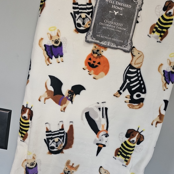 Well Dressed Home Halloween Dogs Oversized Throw - Picture 3 of 4